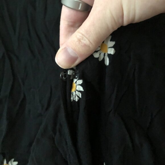 Madewell Short Sleeve Floral Cropped Wrap Blouse - Black w/ Daisies, Sz L - Picture 11 of 13